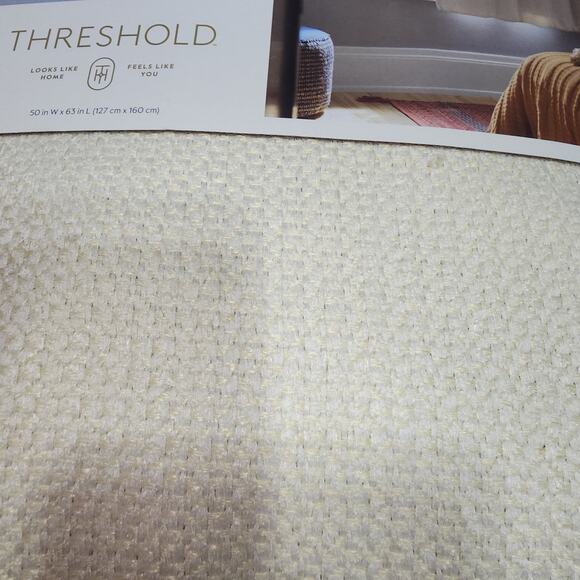 Threshold blackout curtain L 50'' x W 63'' cream Asheville - Picture 3 of 8